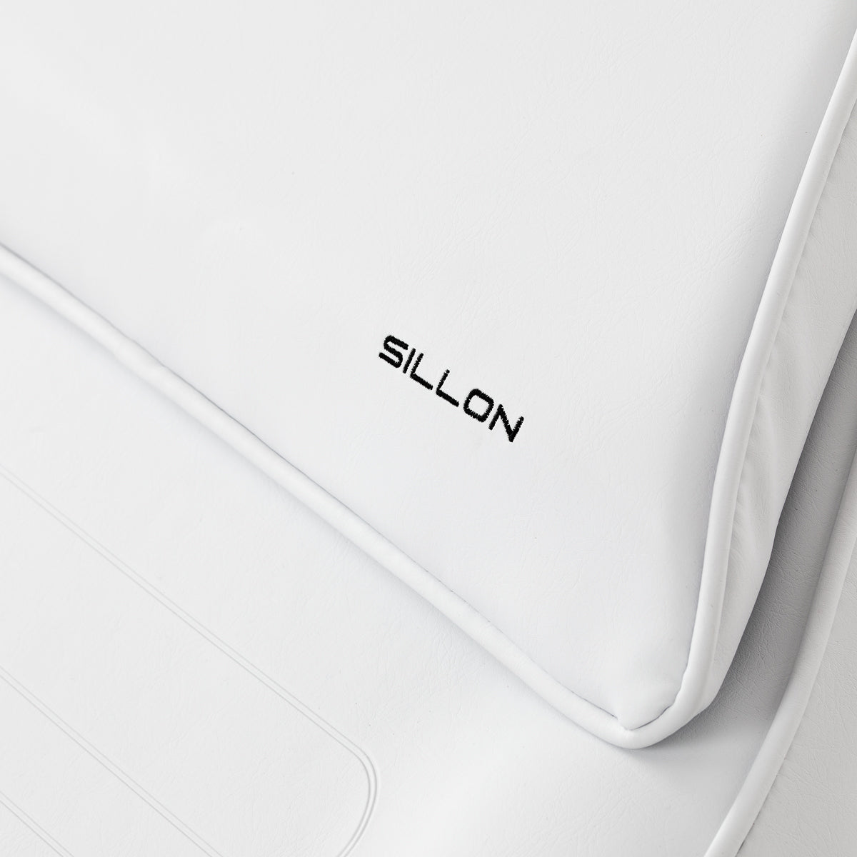 Sillon 210 footrest and reclining salon chair detail