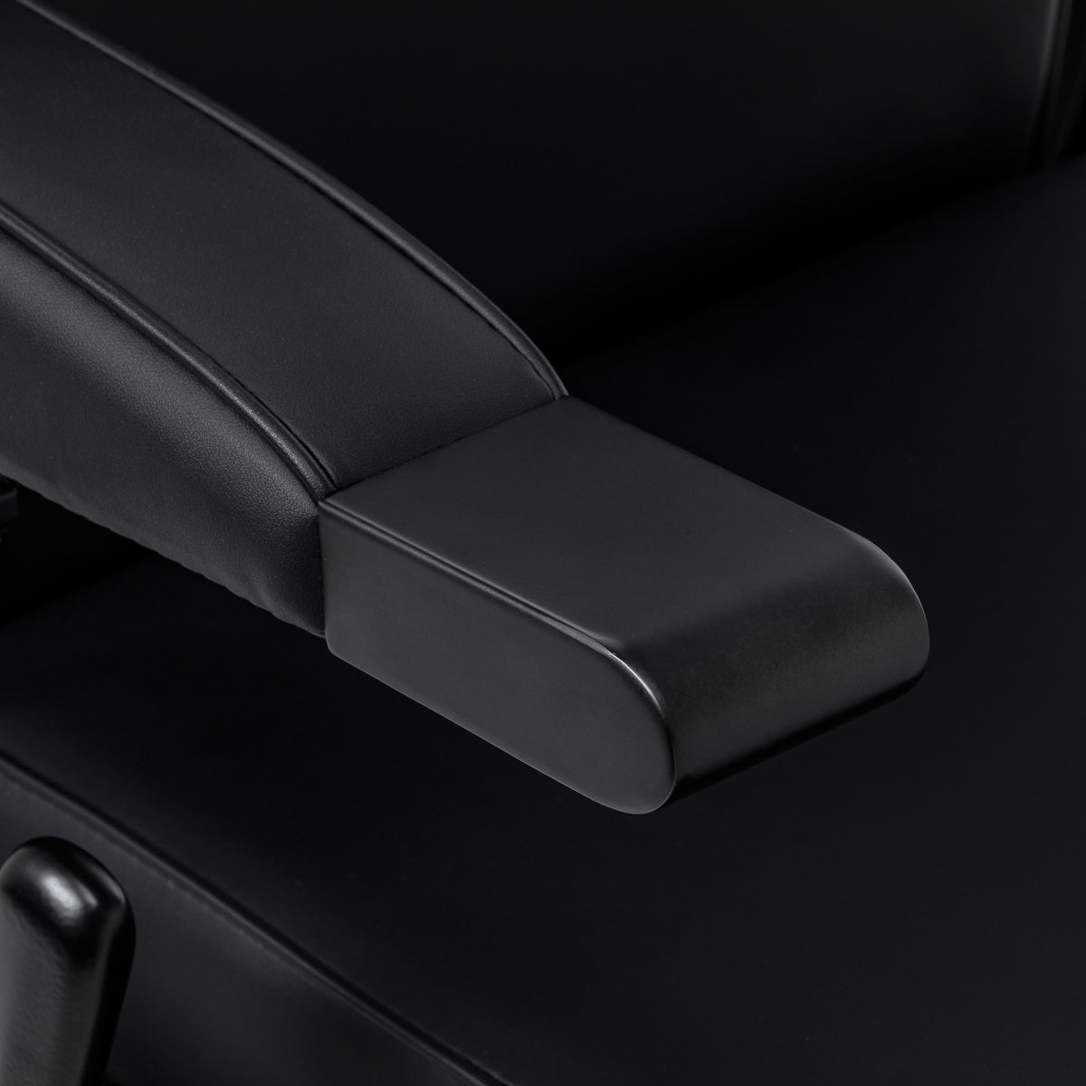 Gabbiano Continental Barber Chair With Massage – Black · Armrest detail