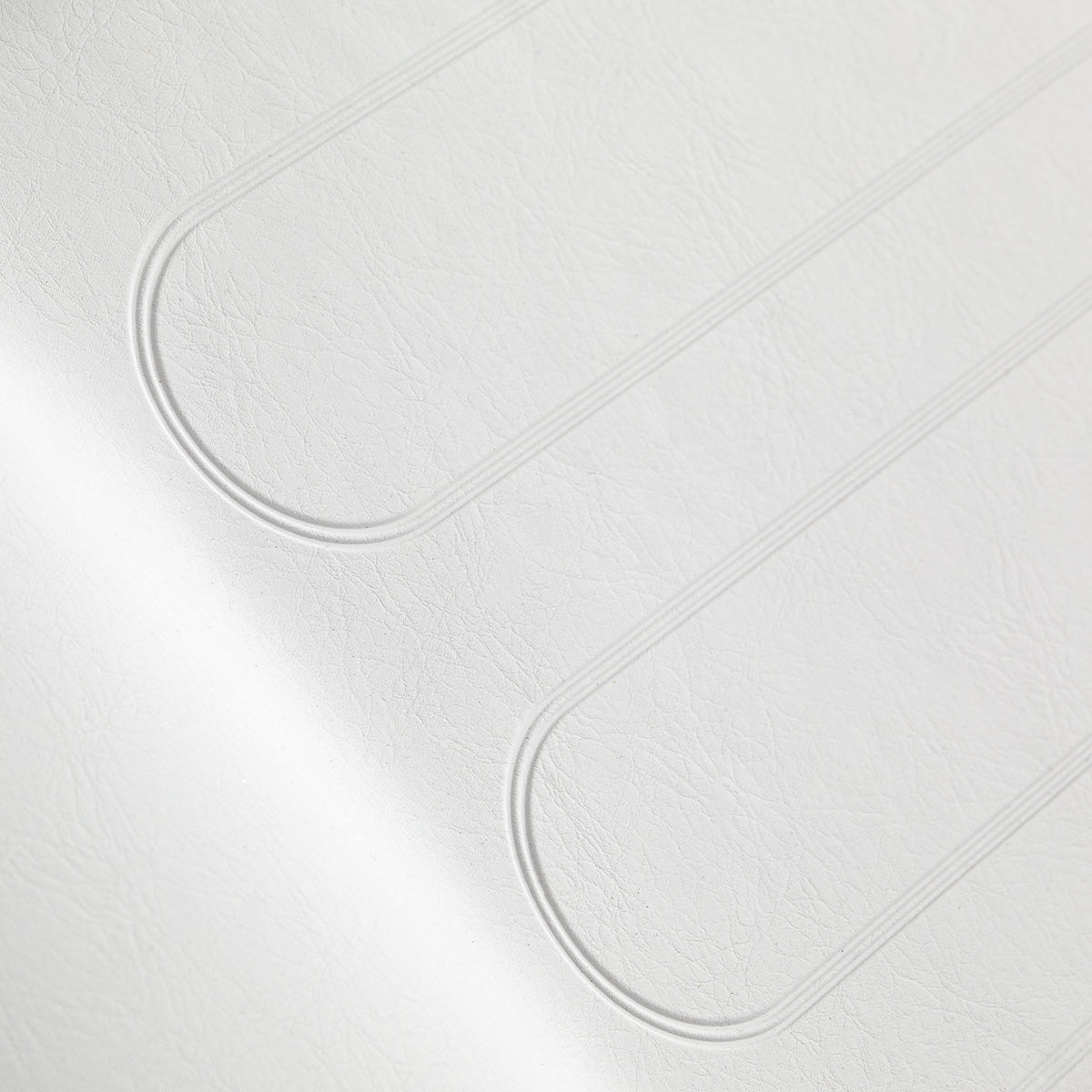 Hydraulic base and white client chair design by Sillon