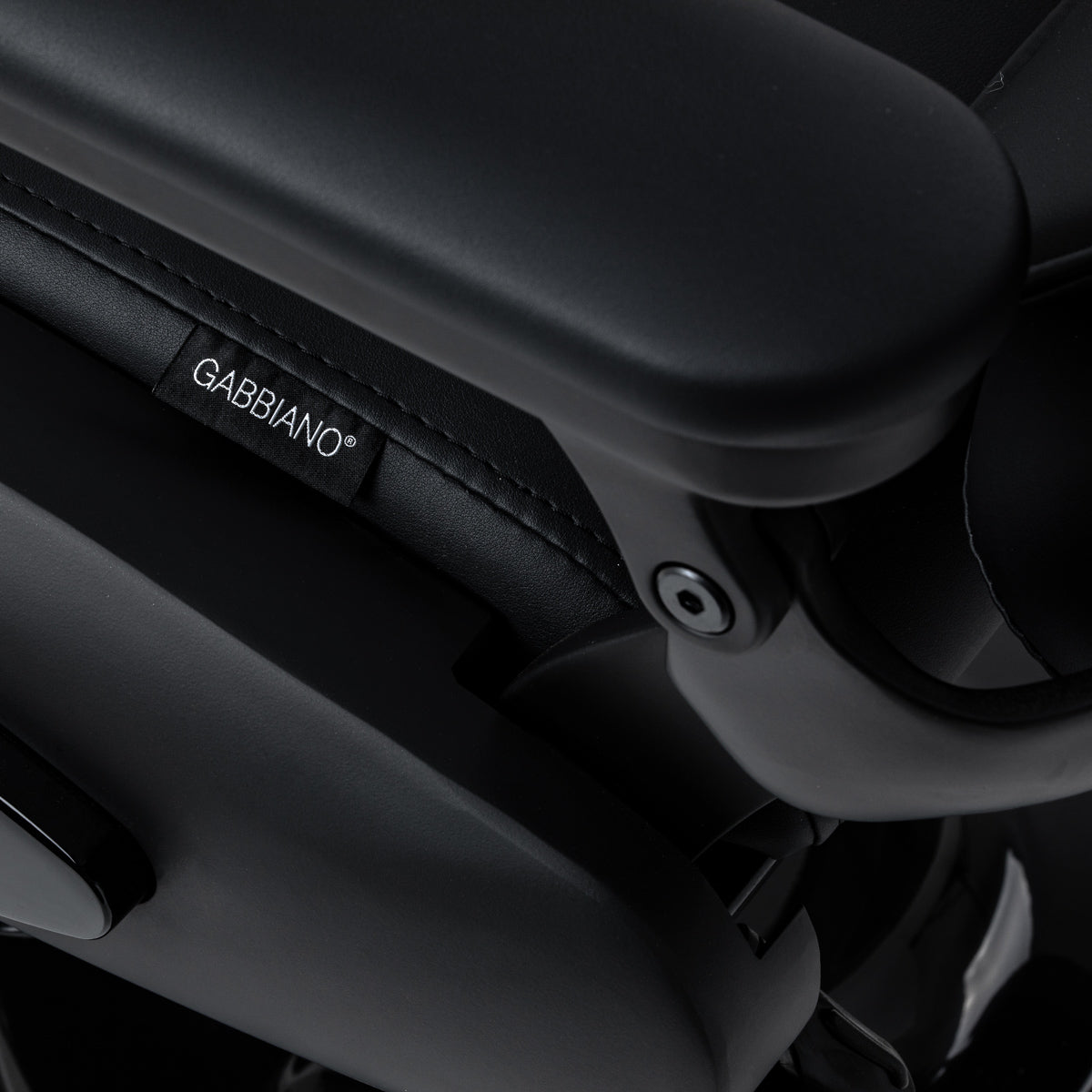Gabbiano Francesco Barber Chair With Massage – Black, Black Base · Seat detail